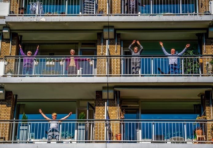 Nationale Balkon Beweegdag brengt ouderen beweging, plezier en contact