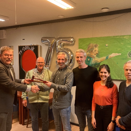 TTV Overschie ontvangt hamer ter ere van 75-jarig bestaan