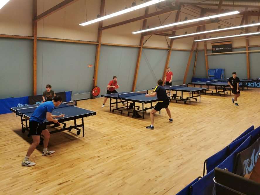Tafeltennis op een Junckers houten vloer