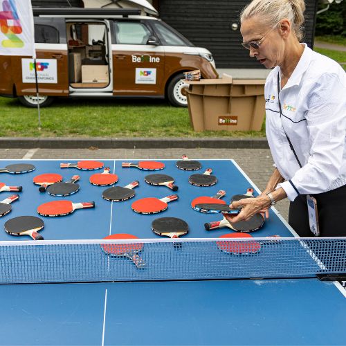 CampingPongTour met Bettine Vriesekoop brengt plezier en verbinding