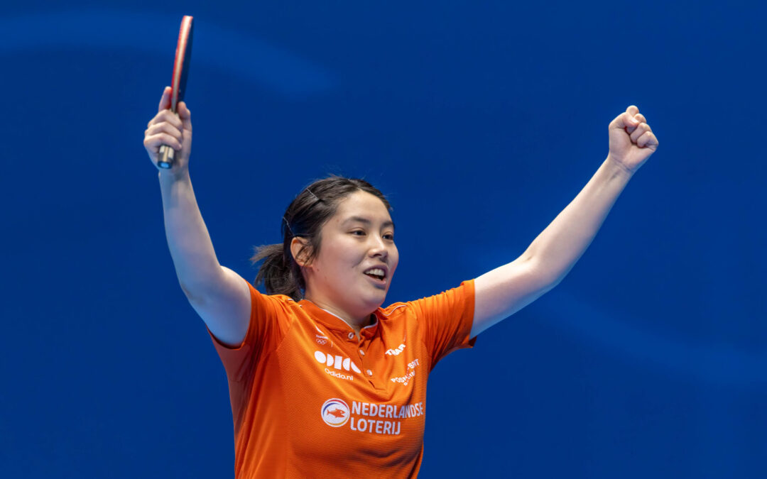 Nederlandse vrouwen overtuigend naar laatste 16 EK